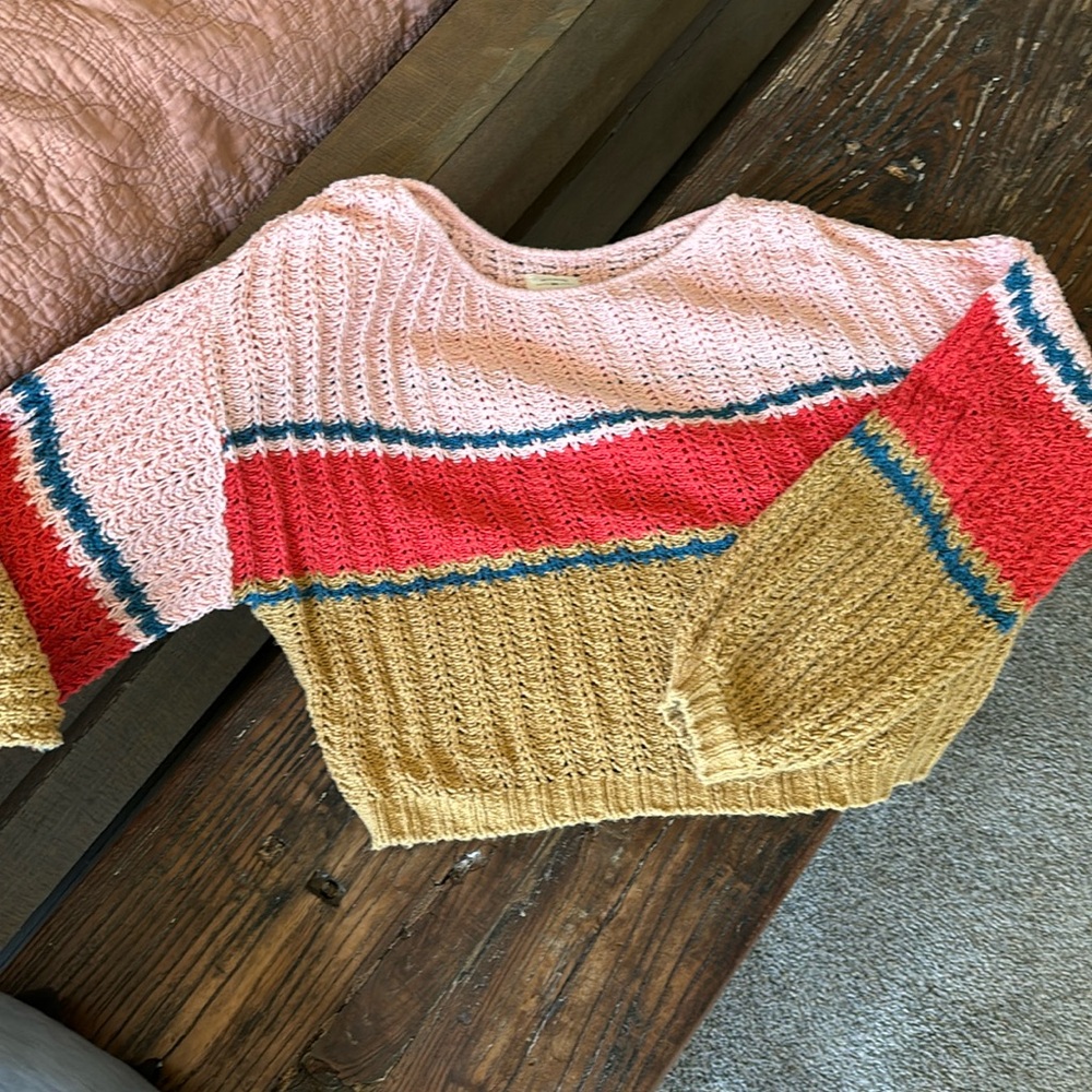 Cute cropped billabong sweater